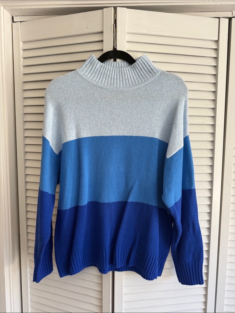 GAP Colorblock Mock Neck Sweater in Blue